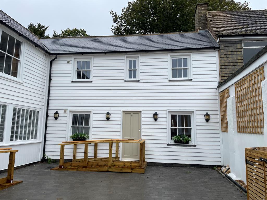 Lot: 123 - WELL-PRESENTED HOUSE - Front of weather boarded house